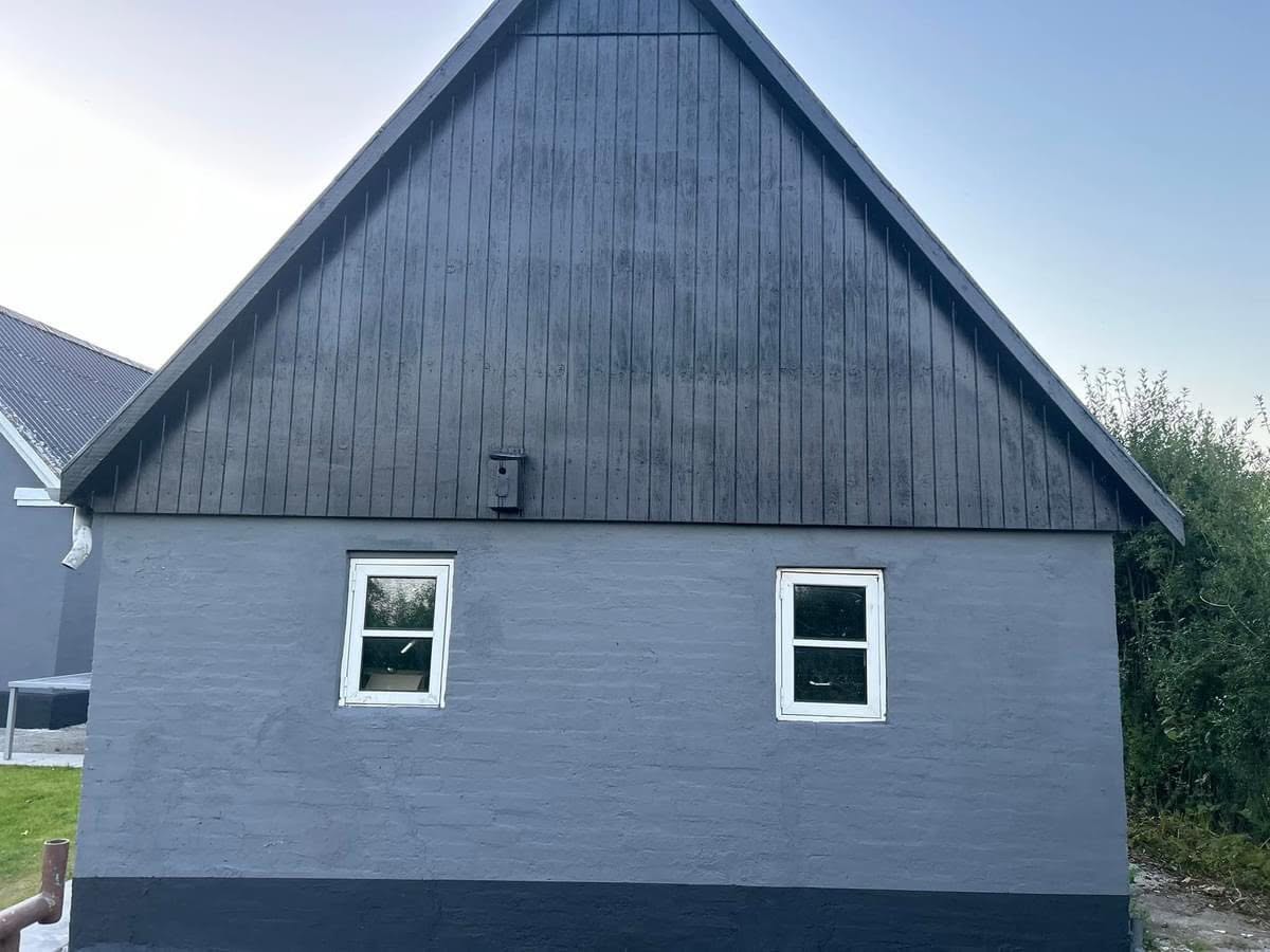 Malet gavl i grå og antracit